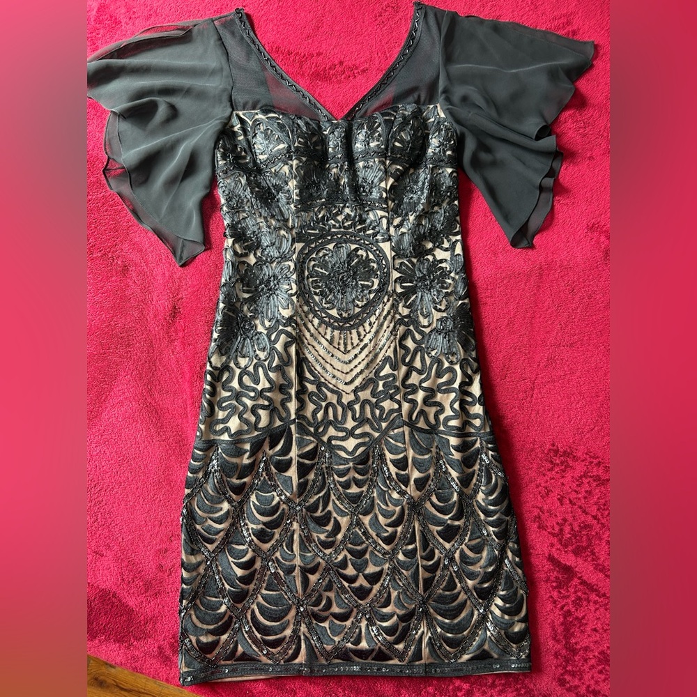 Sue Wong Black and Beige Short Sleeve Dress